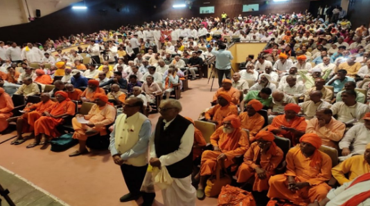 भारत में पश्चिमी देशों के विद्वानों का महिमा मंडन