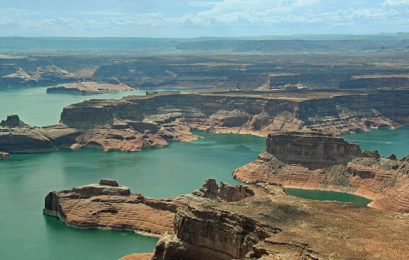 Lake_Powell_seen_from_plane
